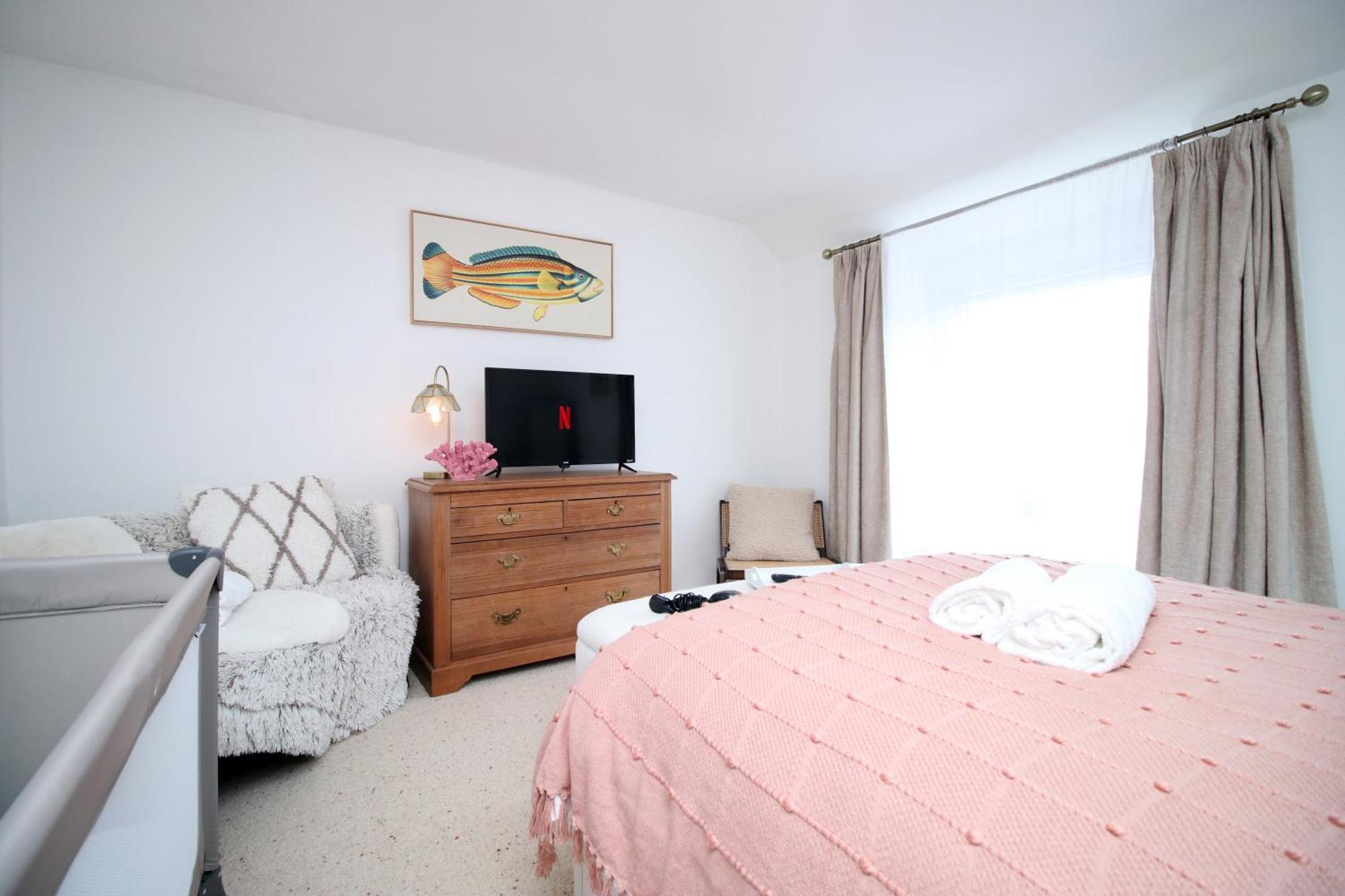 Little Gem In The Mumbles! Fishermans With Log Burner, Dog Friendly And Welcome Breakfast Hamper!