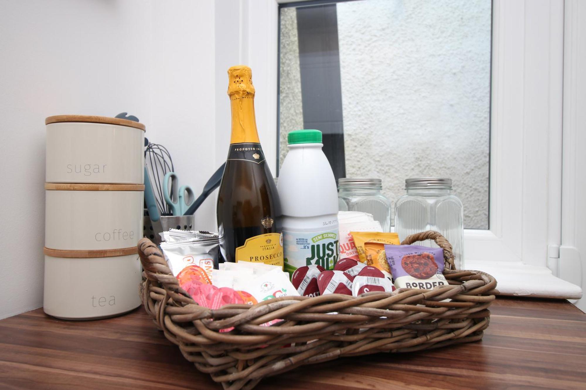 Little Gem In The Mumbles! Fishermans With Log Burner, Dog Friendly And Welcome Breakfast Hamper! Сasa de vacaciones Mumbles