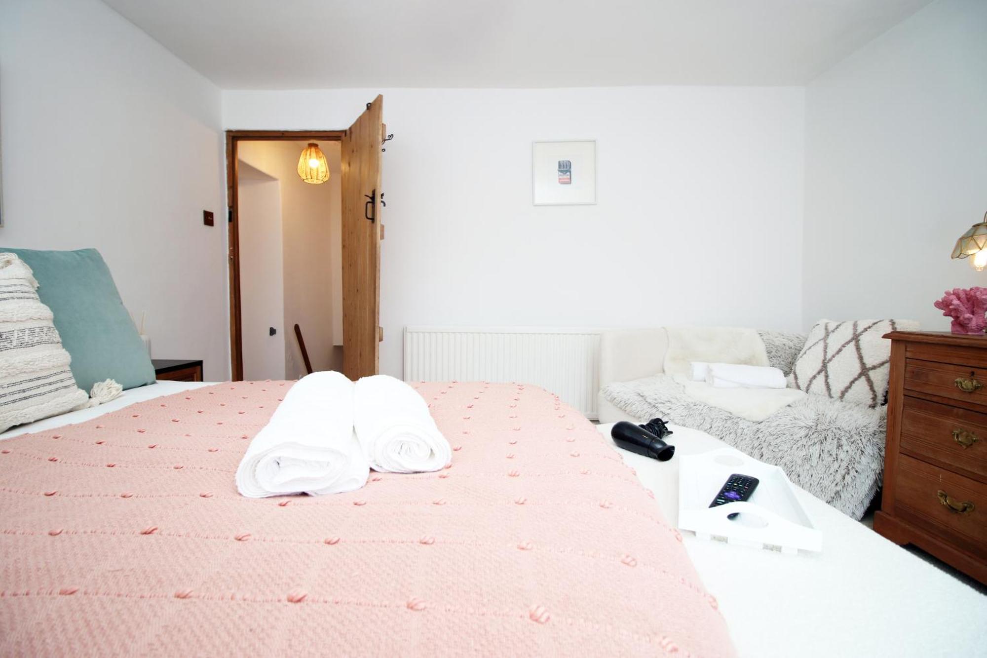Little Gem In The Mumbles! Fishermans With Log Burner, Dog Friendly And Welcome Breakfast Hamper! Сasa de vacaciones *