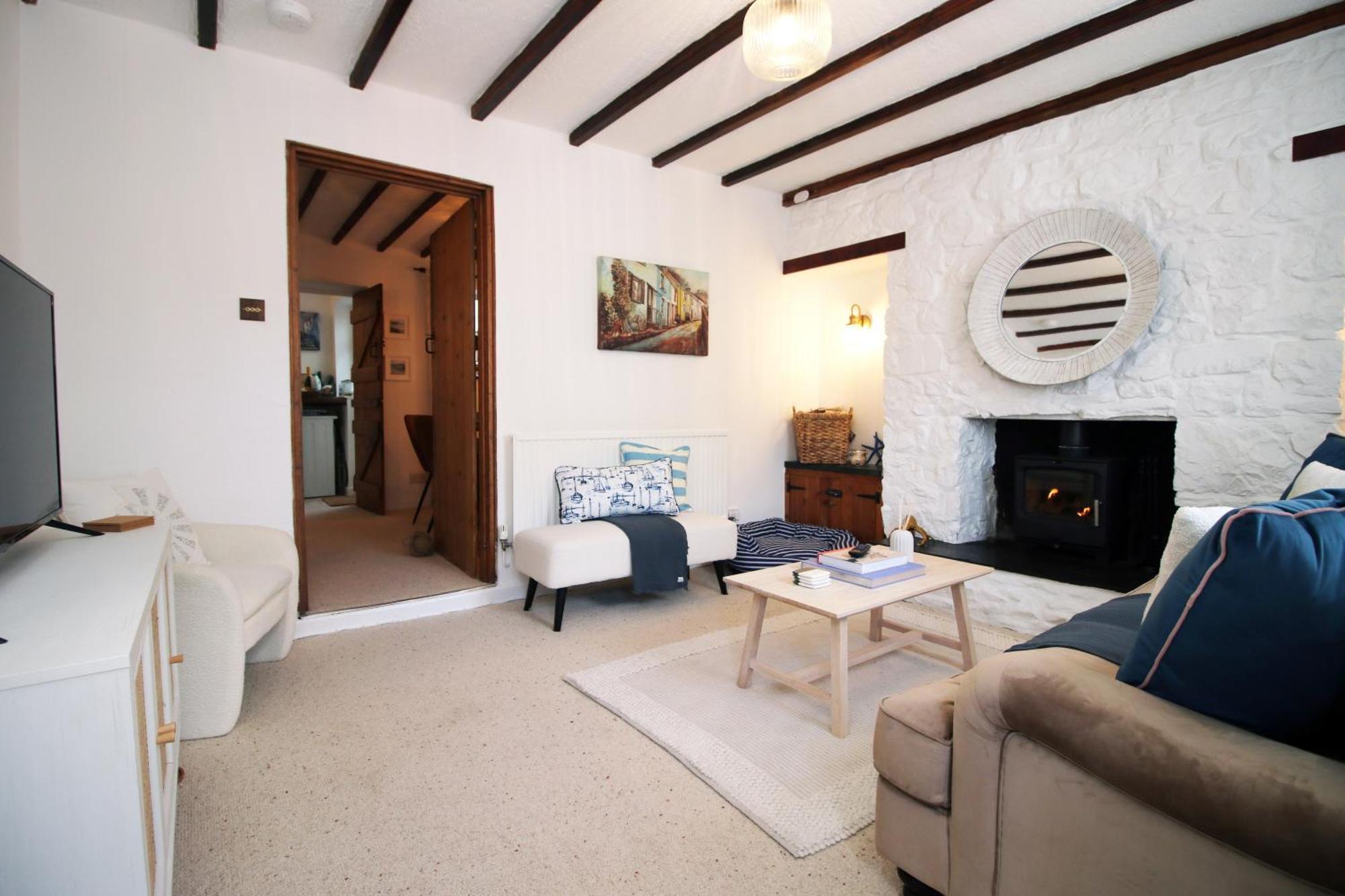 Little Gem In The Mumbles! Fishermans With Log Burner, Dog Friendly And Welcome Breakfast Hamper! *