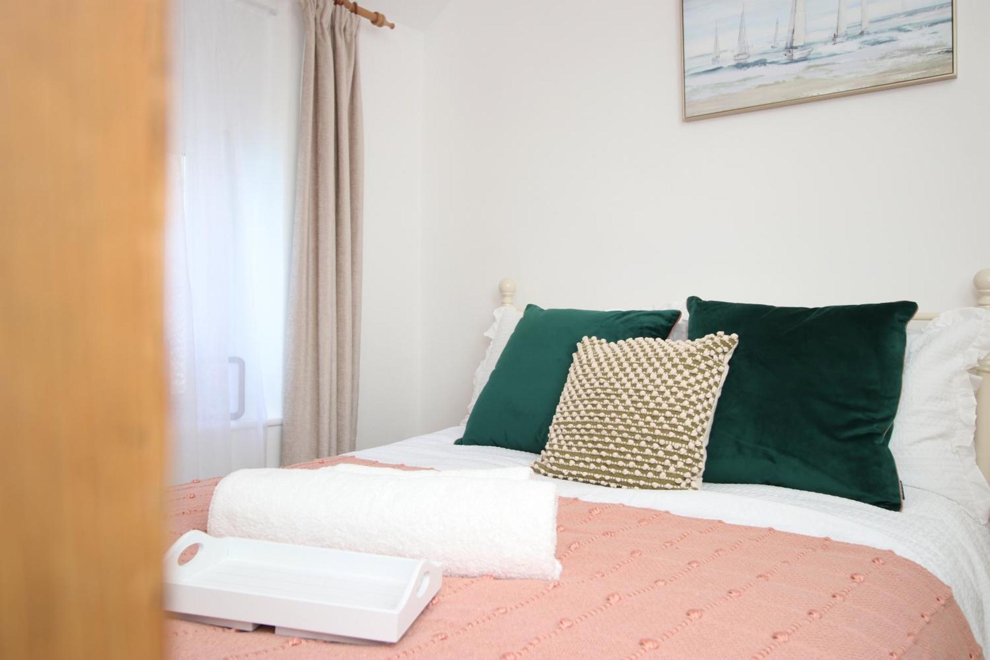 Little Gem In The Mumbles! Fishermans With Log Burner, Dog Friendly And Welcome Breakfast Hamper! Сasa de vacaciones Mumbles